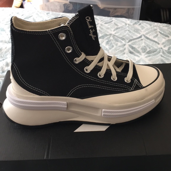 BRAND NEW UNISEX CONVERSE RUN STAR LEGACY SIZE 7.5 IN WOMEN SIZE 6 IN MEN - Picture 2 of 3